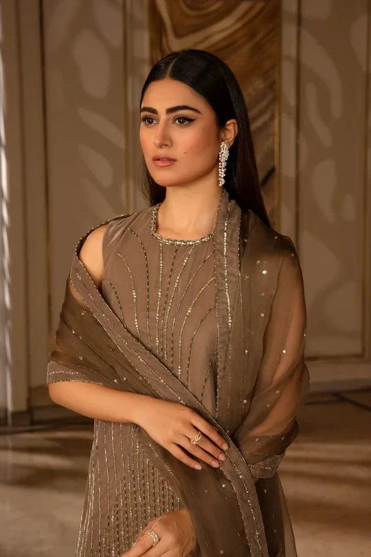 FV23-002 - Ayesha Shoaib Malik - Formals - Image 10