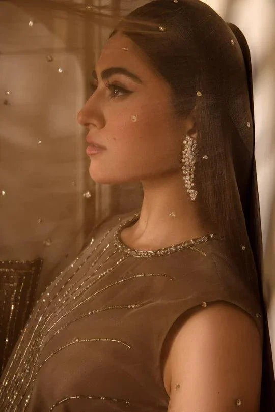 FV23-002 - Ayesha Shoaib Malik - Formals - Image 3